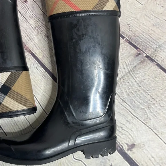 Burberry Crosshill Tall Rain Boots – House Check Plaid - Picture 6 of 16